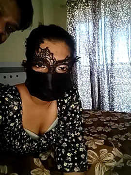 Snapshot of Desii_Couple69 chatting on May 27, 11:07 am Desii Couple69 online show from May 27, 11:07 am