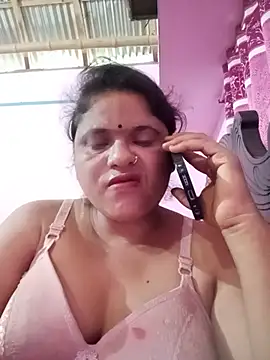 Snapshot of Maya_Vabi chatting on June 5, 4:41 am Maya Vabi online show from June 5, 4:41 am