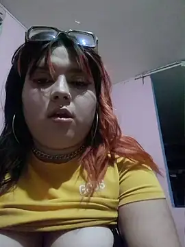 Snapshot of curvy_latina chatting on July 8, 5:12 am curvy latina online show from July 8, 5:12 am