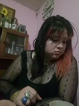 Snapshot of curvy_latina chatting on July 12, 4:47 am curvy latina online show from July 12, 4:47 am