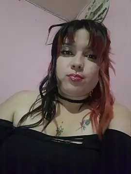 Snapshot of curvy_latina chatting on July 23, 3:59 am curvy latina online show from July 23, 3:59 am