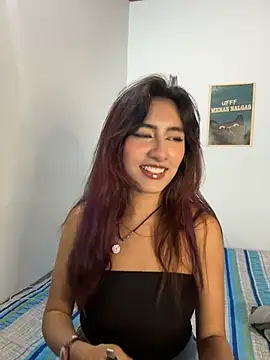 Snapshot of velariasoft_ chatting on July 15, 3:17 pm velariasoft online show from July 15, 3:17 pm