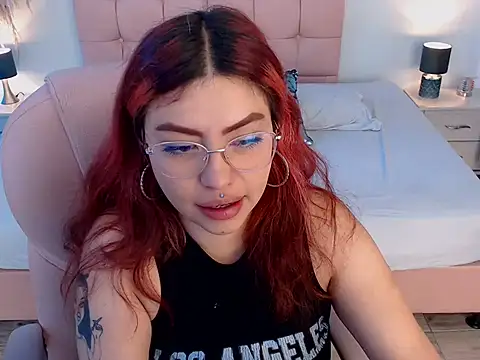 Snapshot of LilMoon_ chatting on June 23, 1:20 pm LilMoon online show from June 23, 1:20 pm