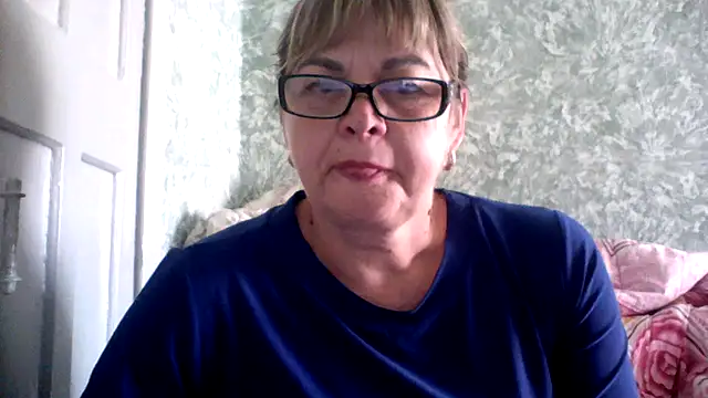 Snapshot of Empress211 chatting on June 9, 6:47 am Empress211 online show from June 9, 6:47 am