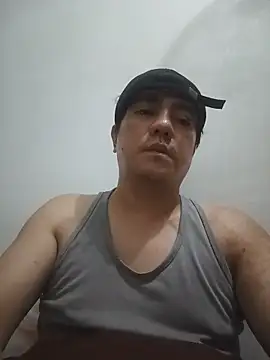 Snapshot of hotboyrider chatting on May 27, 3:47 am hotboyrider online show from May 27, 3:47 am