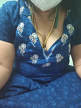Snapshot of Tamil-kaviya98 chatting on June 18, 8:58 am Tamil-kaviya98 online show from June 18, 8:58 am