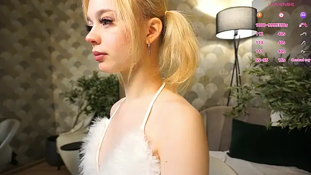 Snapshot of BambiEyes_ chatting on June 5, 6:09 am BambiEyes online show from June 5, 6:09 am