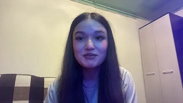 LisetteParajon online show from May 27, 4:15 pm