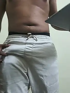 Snapshot of brownhydboi_afterdark chatting on June 9, 9:43 am brownhydboi afterdark online show from June 9, 9:43 am