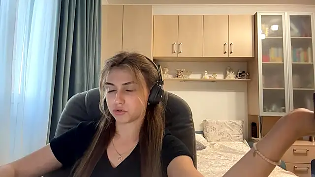 Snapshot of CameTruce chatting on July 5, 4:14 pm CameTruce online show from July 5, 4:14 pm