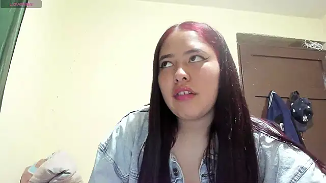 Snapshot of Lau_xury chatting on June 6, 3:22 am Lau xury online show from June 6, 3:22 am