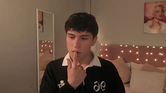 Snapshot of ryan_valentino chatting on July 8, 1:48 pm ryan valentino online show from July 8, 1:48 pm