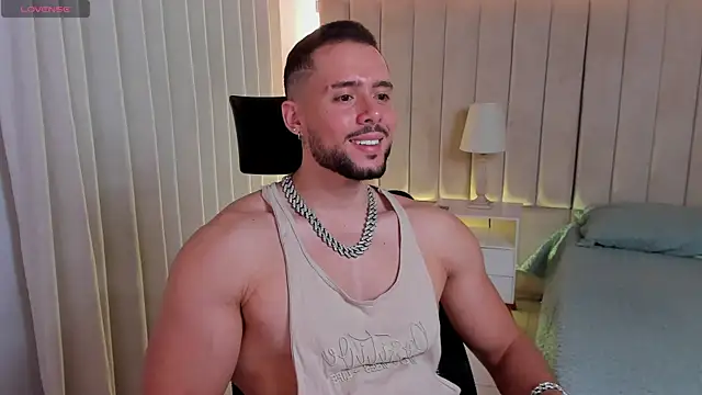 Snapshot of leo_king7 chatting on July 19, 11:47 am leo king7 online show from July 19, 11:47 am