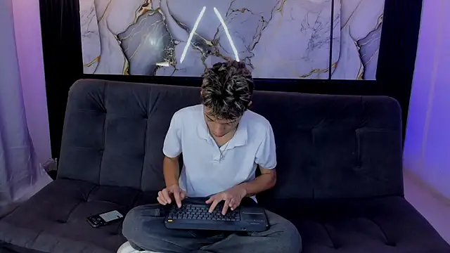 nico naughtyboy online show from June 2, 12:34 am