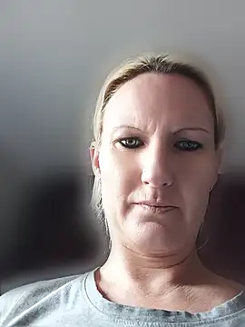 Snapshot of Isabelle_Cora chatting on June 23, 1:31 pm Isabelle Cora online show from June 23, 1:31 pm