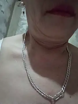 Snapshot of Kiki_sexyy chatting on June 2, 9:39 pm Kiki sexyy online show from June 2, 9:39 pm