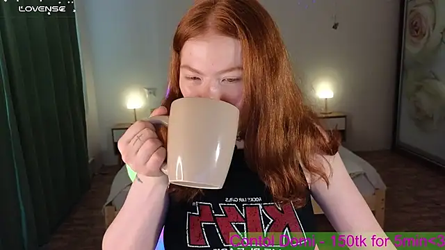 Snapshot of YourGingerCute chatting on July 23, 12:25 pm YourGingerCute online show from July 23, 12:25 pm