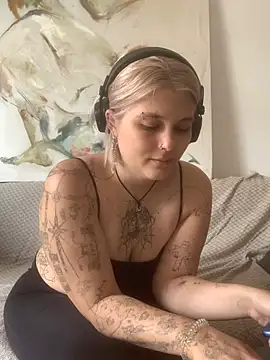 Ella Bloom online show from June 6, 9:03 am
