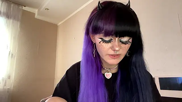 HolyCute online show from June 15, 4:20 pm