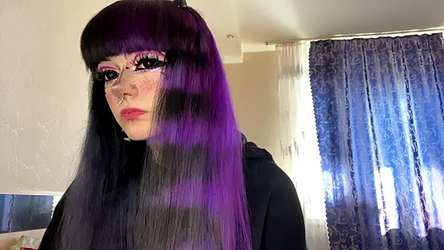 HolyCute online show from June 20, 2:20 pm