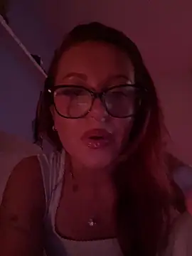 Snapshot of PoisonIvy_x chatting on May 31, 8:21 pm PoisonIvy x online show from May 31, 8:21 pm