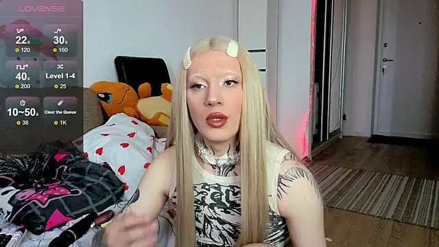 Snapshot of Chloecherry chatting on June 6, 2:11 pm Chloecherry online show from June 6, 2:11 pm