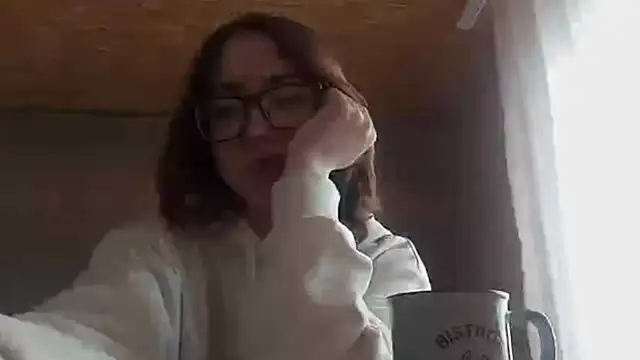 Snapshot of OliviaMoment chatting on June 4, 9:59 am OliviaMoment online show from June 4, 9:59 am
