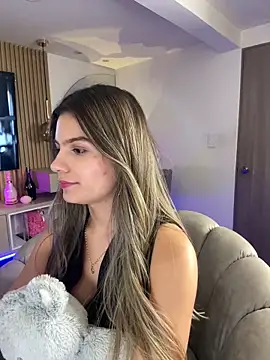 Snapshot of emilyvex chatting on June 13, 3:04 am emilyvex online show from June 13, 3:04 am