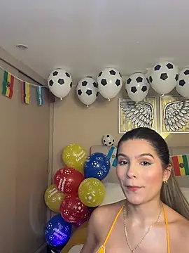 Snapshot of emilyvex chatting on June 24, 2:21 am emilyvex online show from June 24, 2:21 am