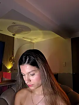 Snapshot of emilyvex chatting on July 7, 6:47 am emilyvex online show from July 7, 6:47 am