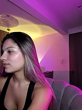 Snapshot of emilyvex chatting on July 17, 3:13 am emilyvex online show from July 17, 3:13 am