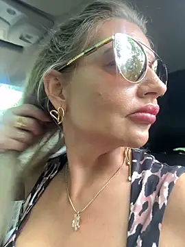 Snapshot of szexicicamica chatting on July 2, 9:37 am szexicicamica online show from July 2, 9:37 am