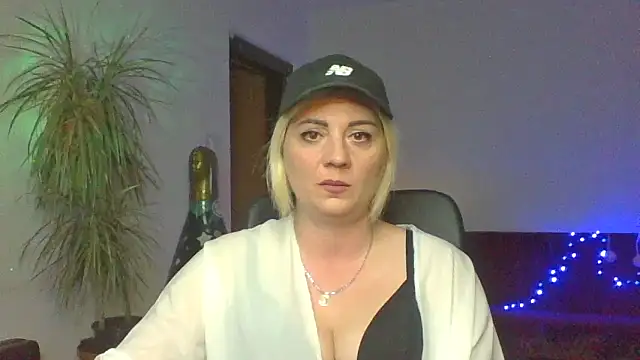 LunaaKiss online show from August 7, 7:49 pm