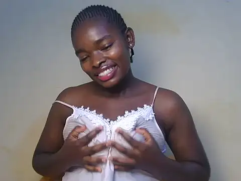 Snapshot of Emmerline_ chatting on June 18, 9:14 am Emmerline online show from June 18, 9:14 am