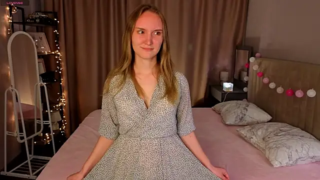 JenevaLitalien online show from June 4, 6:14 pm