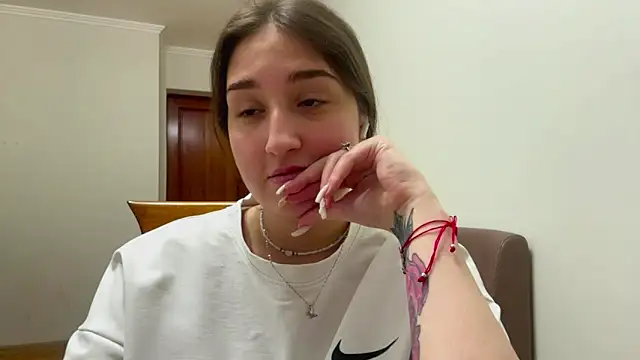 Snapshot of AnnaMaccoil chatting on June 7, 4:11 pm AnnaMaccoil online show from June 7, 4:11 pm