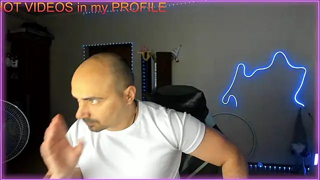 Snapshot of -SexyDaddy- chatting on June 4, 4:24 pm -SexyDaddy- online show from June 4, 4:24 pm
