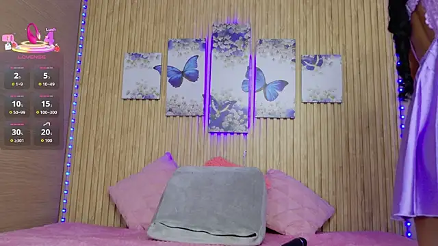 Snapshot of Moonceleste chatting on June 9, 12:06 pm Moonceleste online show from June 9, 12:06 pm