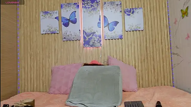 Snapshot of Moonceleste chatting on June 22, 1:07 am Moonceleste online show from June 22, 1:07 am