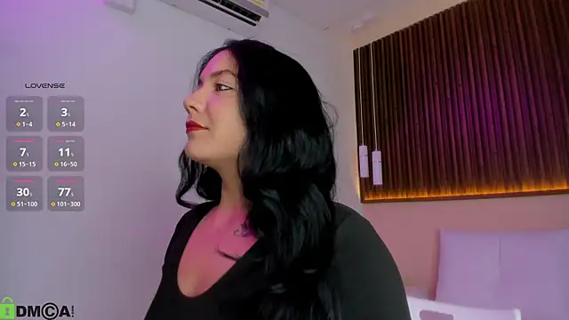 Snapshot of rebecaa_grey chatting on June 12, 2:05 pm rebecaa grey online show from June 12, 2:05 pm