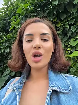 Snapshot of chloenyx chatting on June 3, 2:33 pm chloenyx online show from June 3, 2:33 pm