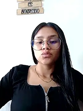 Sofielovee-01 online show from June 4, 1:17 pm