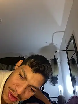 Snapshot of Tatuadomoreno23cm chatting on July 4, 7:47 am Tatuadomoreno23cm online show from July 4, 7:47 am