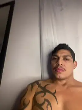 Snapshot of Tatuadomoreno23cm chatting on July 4, 7:53 pm Tatuadomoreno23cm online show from July 4, 7:53 pm