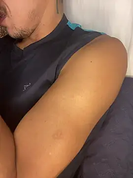 Snapshot of Tatuadomoreno23cm chatting on July 14, 8:25 pm Tatuadomoreno23cm online show from July 14, 8:25 pm