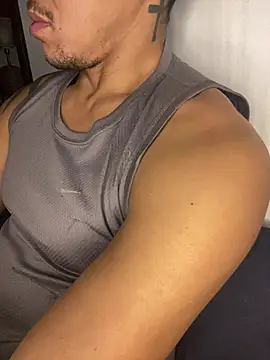 Snapshot of Tatuadomoreno23cm chatting on July 21, 2:03 am Tatuadomoreno23cm online show from July 21, 2:03 am