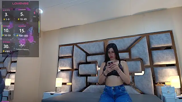 Snapshot of Crystal_Silver chatting on June 6, 2:11 pm Crystal Silver online show from June 6, 2:11 pm