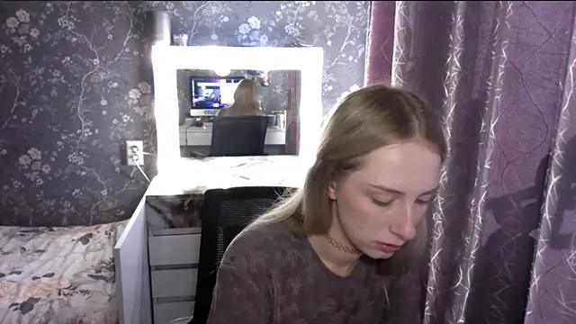 Snapshot of JennaLomeri chatting on June 6, 12:43 pm JennaLomeri online show from June 6, 12:43 pm