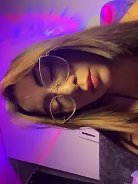 arilynn  online show from June 8, 7:20 am