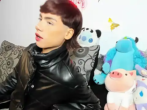 Snapshot of Playboy_andeer chatting on June 16, 9:28 pm Playboy andeer online show from June 16, 9:28 pm